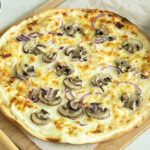 Flammkuchen mit Champignons