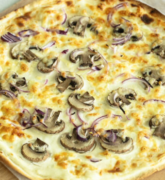 Flammkuchen mit Champignons