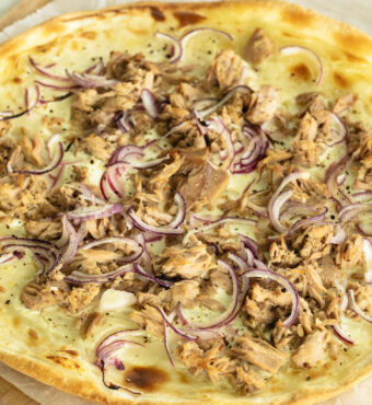 Flammkuchen mit Thunfisch