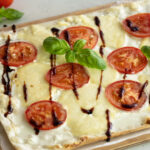 Flammkuchen Tomate-Mozzarella