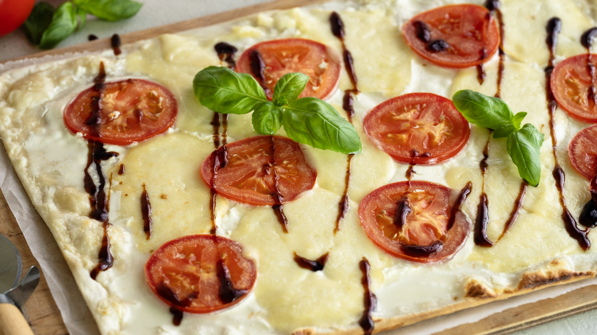 Flammkuchen Tomate-Mozzarella