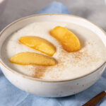 Grießbrei mit Apfel