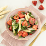 Spargelsalat mit Erdbeeren