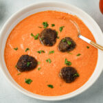 Tomatensuppe mit Hackbällchen